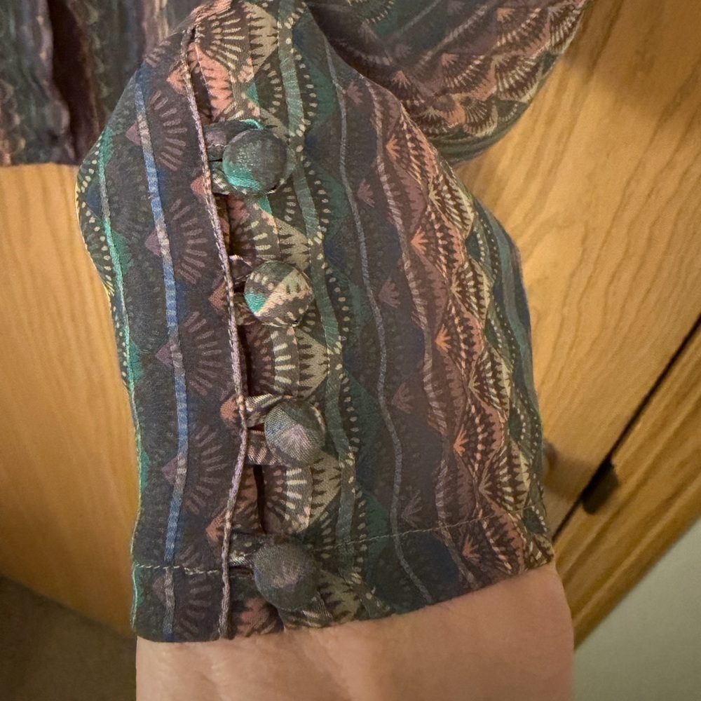 HAPPY LEGS INC. Retro Tie-Neck Geometric Multicolor Long Sleeve Blouse Size 6 - Picture 4 of 10